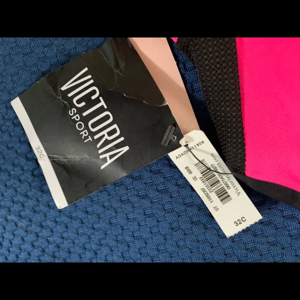 Victoria’s Secret Sports Bra~size 32C~NWT